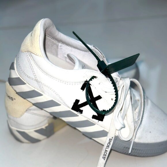 Off-White Vulcanized Low-Top Sneakers – White/Black – Size EU 41 - Picture 1 of 5